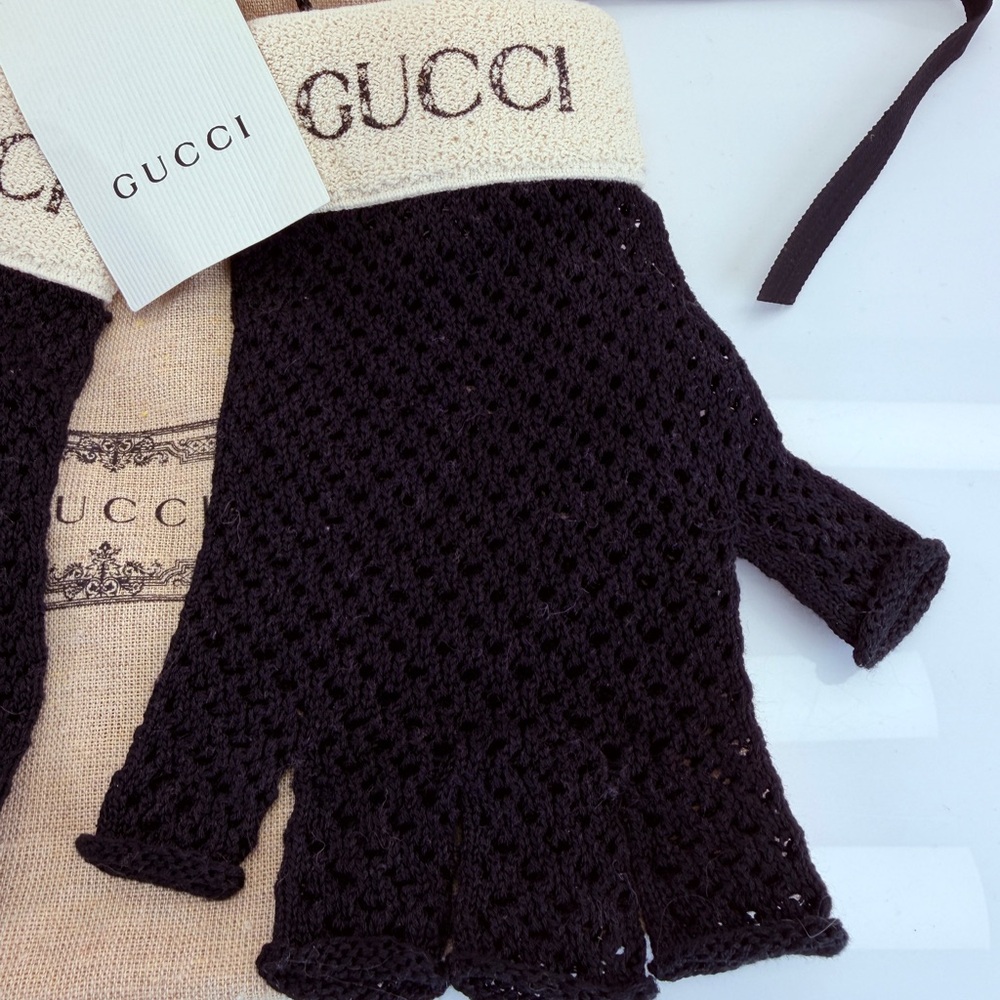 Gucci Black Crochet Fingerless Logo Gloves NWT - Picture 2 of 9